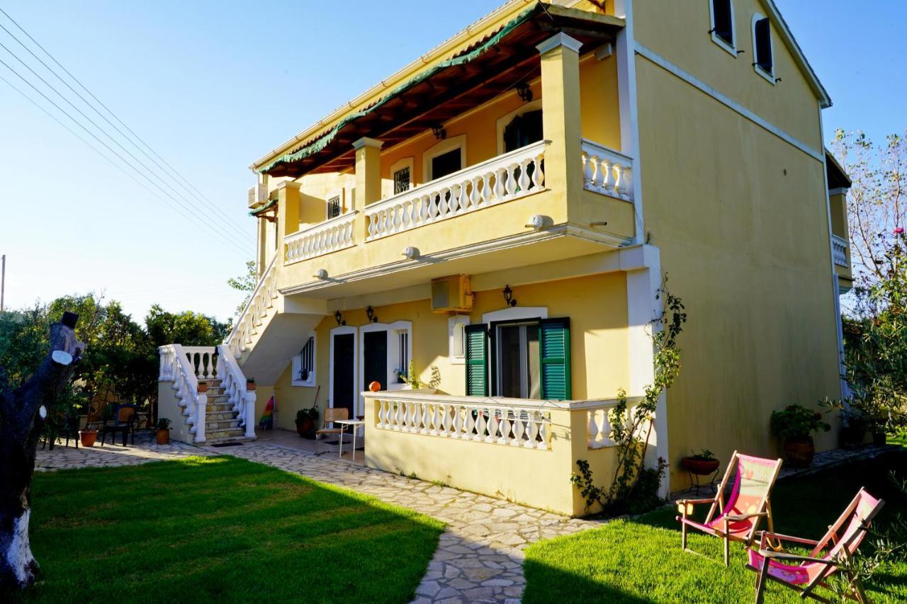 Stefanias Prasoudi Beach Ágios Matthaíos Екстериор снимка