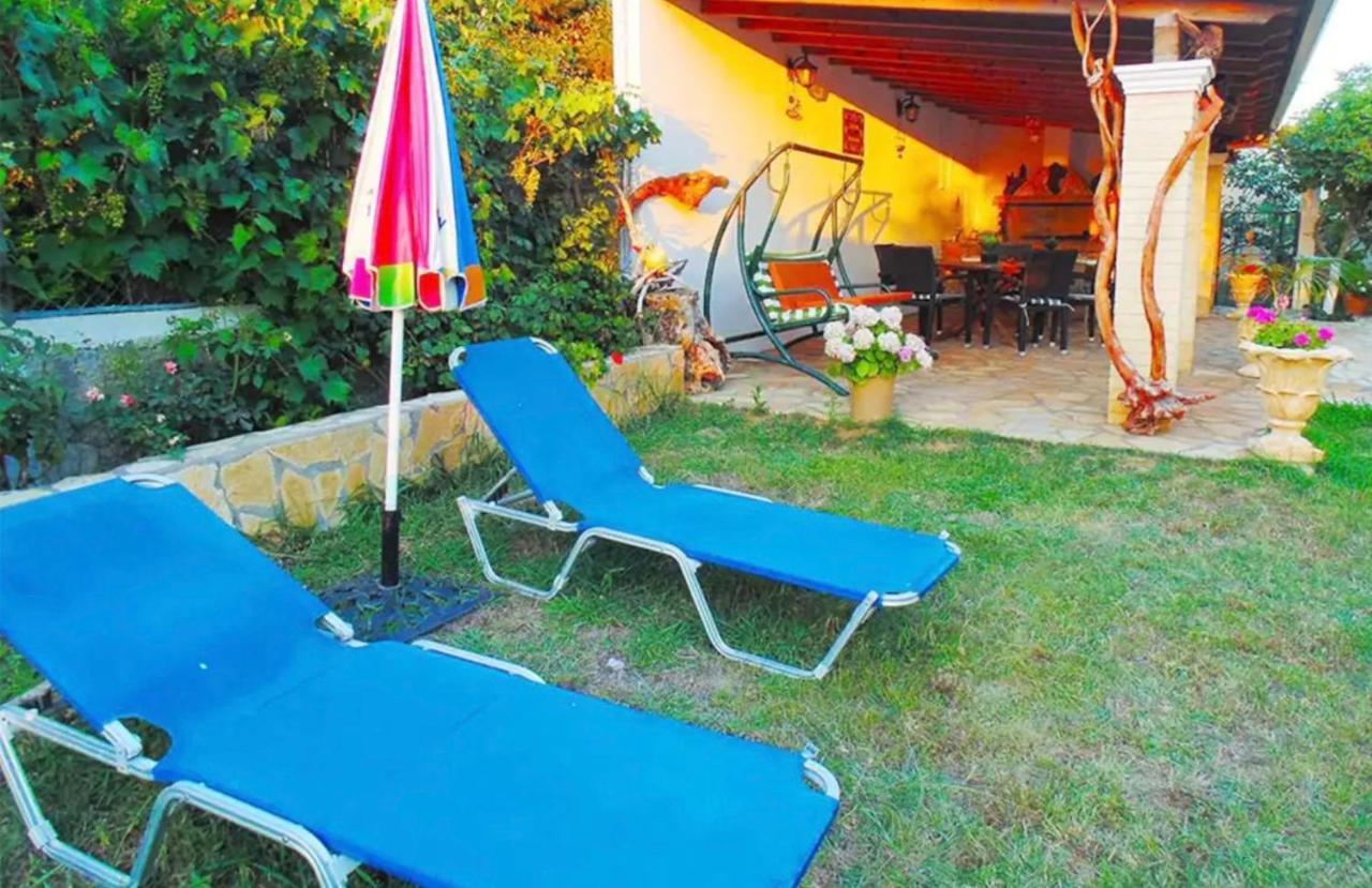 Stefanias Prasoudi Beach Ágios Matthaíos Екстериор снимка
