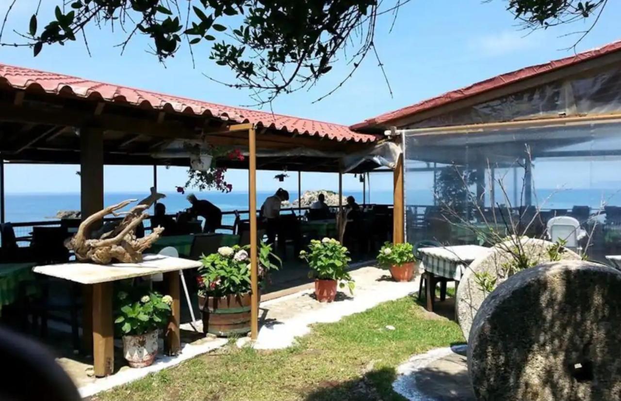 Stefanias Prasoudi Beach Ágios Matthaíos Екстериор снимка