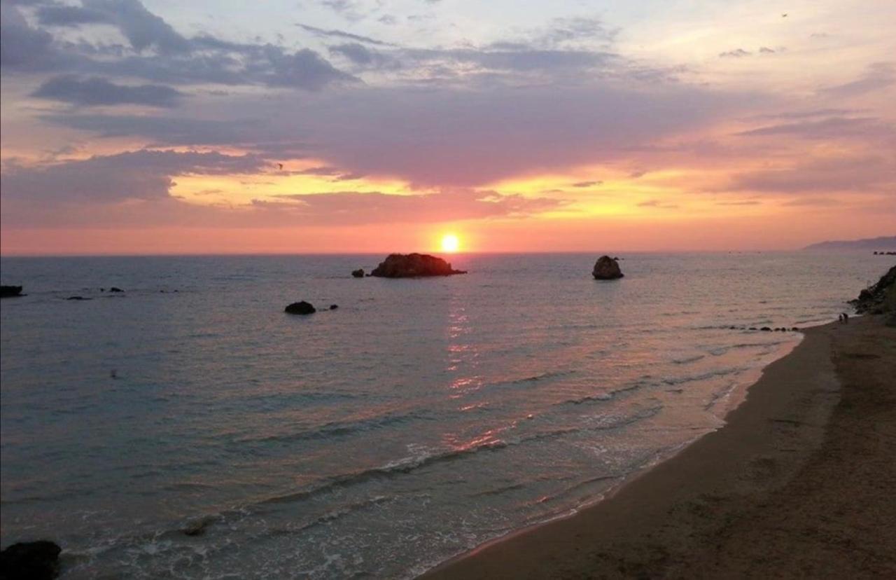 Stefanias Prasoudi Beach Ágios Matthaíos Екстериор снимка